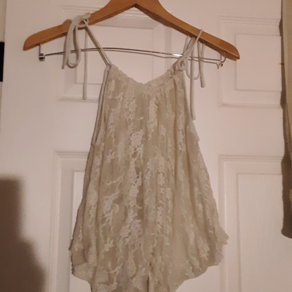 💕Adorable Delicate Lace Top 💕